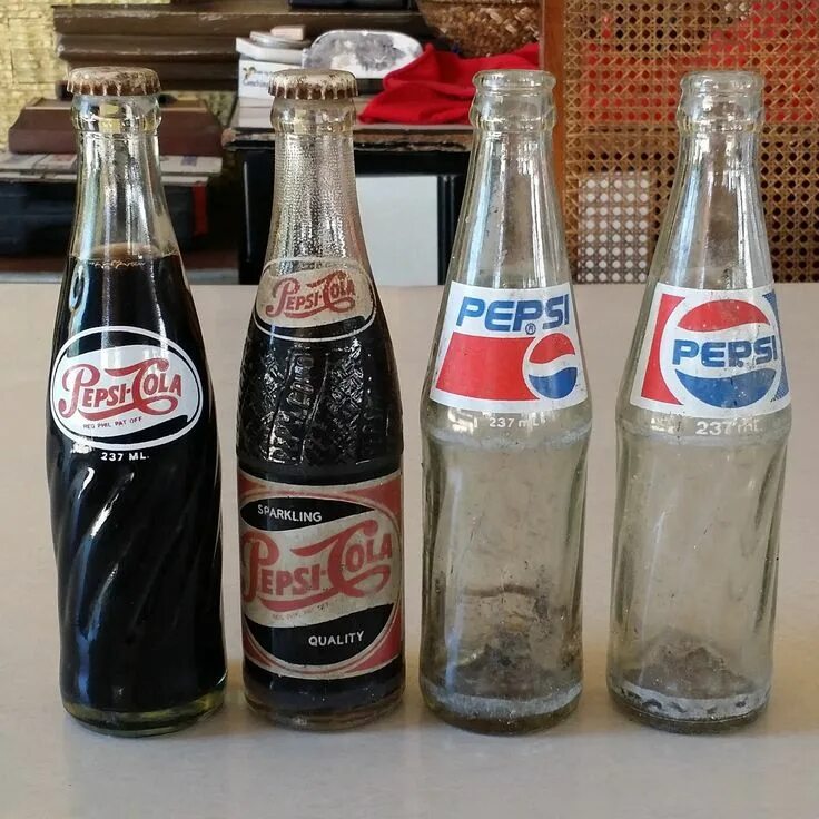 Pepsi бутылка. Пластиковая бутылка pepsi. Первая пепси. Пепси 1988. Маленькие баночки пепси.