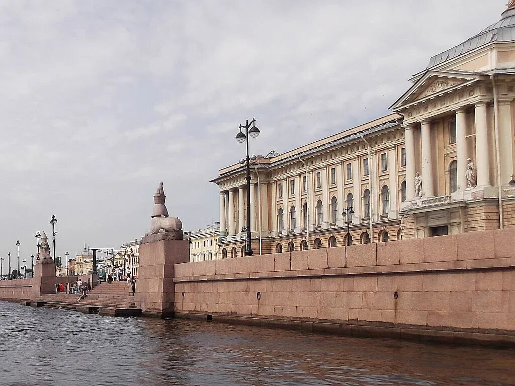 Набережная санкт-петербурга гранитная санкт-петербург. Набережная невы в санкт-петербурге. Берега невы санкт-петербург. Набережная реки невы. Петропавловская крепость набережная в санкт-петербурге.