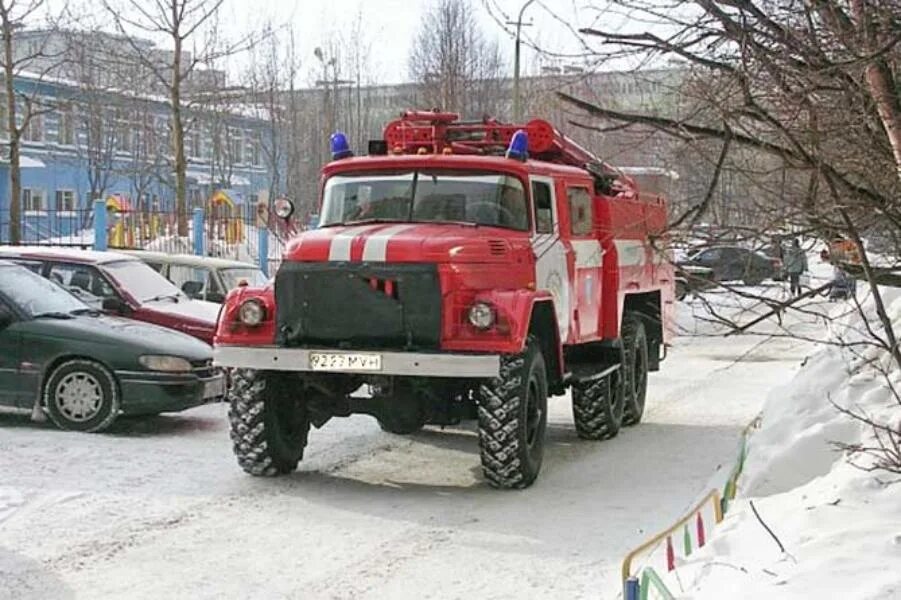 Пожарная машина мчс. Машина мчс. Ацб 5. Зил 131 мчс. Пожарная машина поехали.