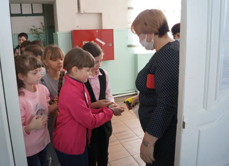 Ртищевские библиотеки. Вручение грамоты учителю. Сайт управления образования ртищево. Учителя ртищево. Ртищево общественная палата.