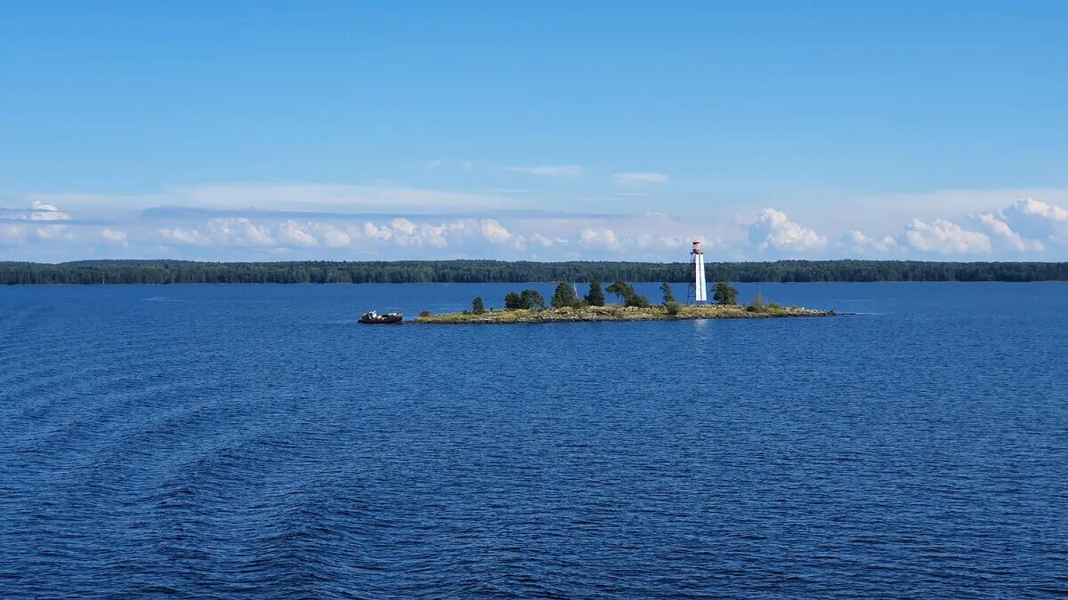 Водами онеги. Остров Василисин Онежское озеро. Теплоход на Онежском озере. Вознесенье Онежское озеро. Белое озеро в Онеге.