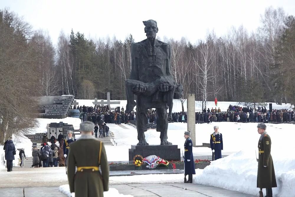 Хатынь 1943 год трагедия. Хатынь мемориальный комплекс.