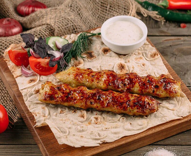 Меню шашлычки. Ресторан "особняк глуховского" меню. Шашлычный двор 1. Шашлык из куриных крылышек на мангале. Шашлык на проспекте королева.