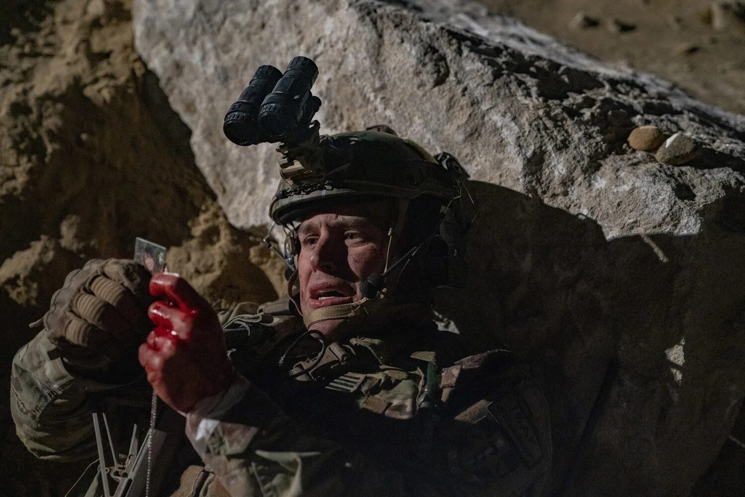 Райан гузман 911 служба спасения. 911 служба спасения сериал бак и эдди. 911 служба спасения эдди. Эдди диаз 911. Анджела бассетт 911 служба спасения.