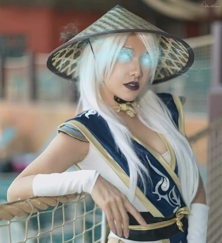 Raiden cosplay. Косплеер Райден. Рейдан косплей мортал. Рейден МК косплей. Райдэн косплей.