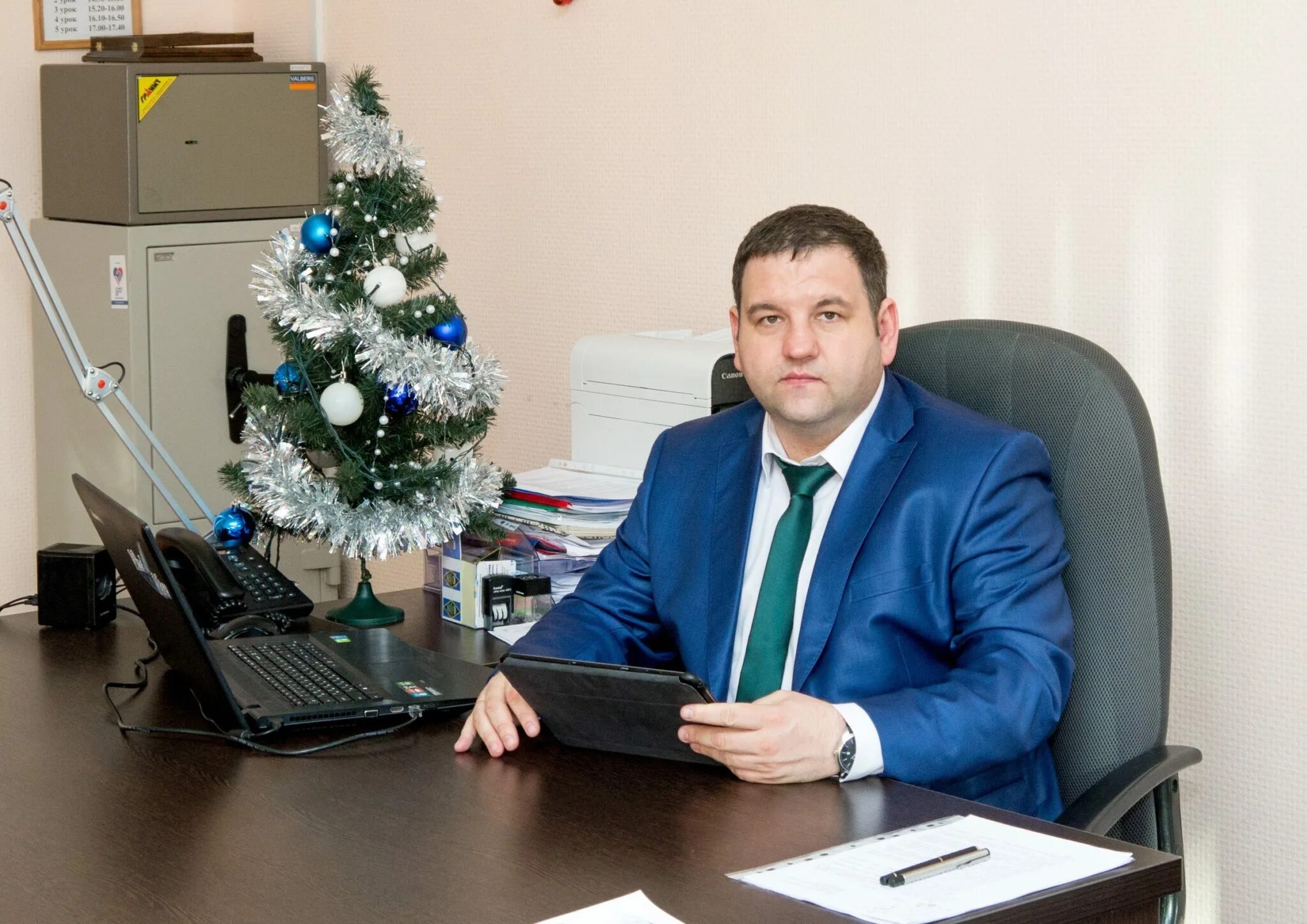 с новым годом директор школы. с новым годом директор школы. с новым годом директор школы. поздравление директора с новым годом. поздравление с новым годом олегу.