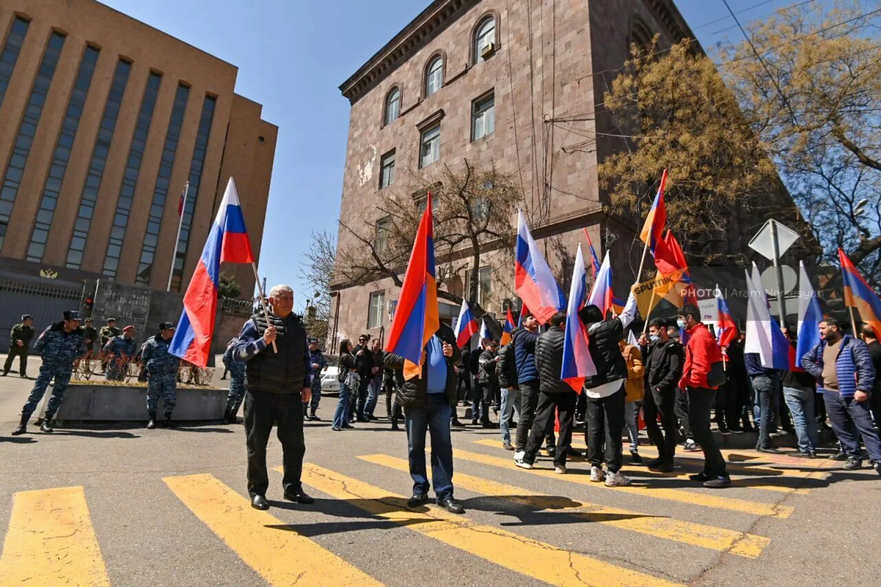 Ответ россии армении. Армения и Россия. Республика Армения. Армения в поддержку России. Поддержка Армении.