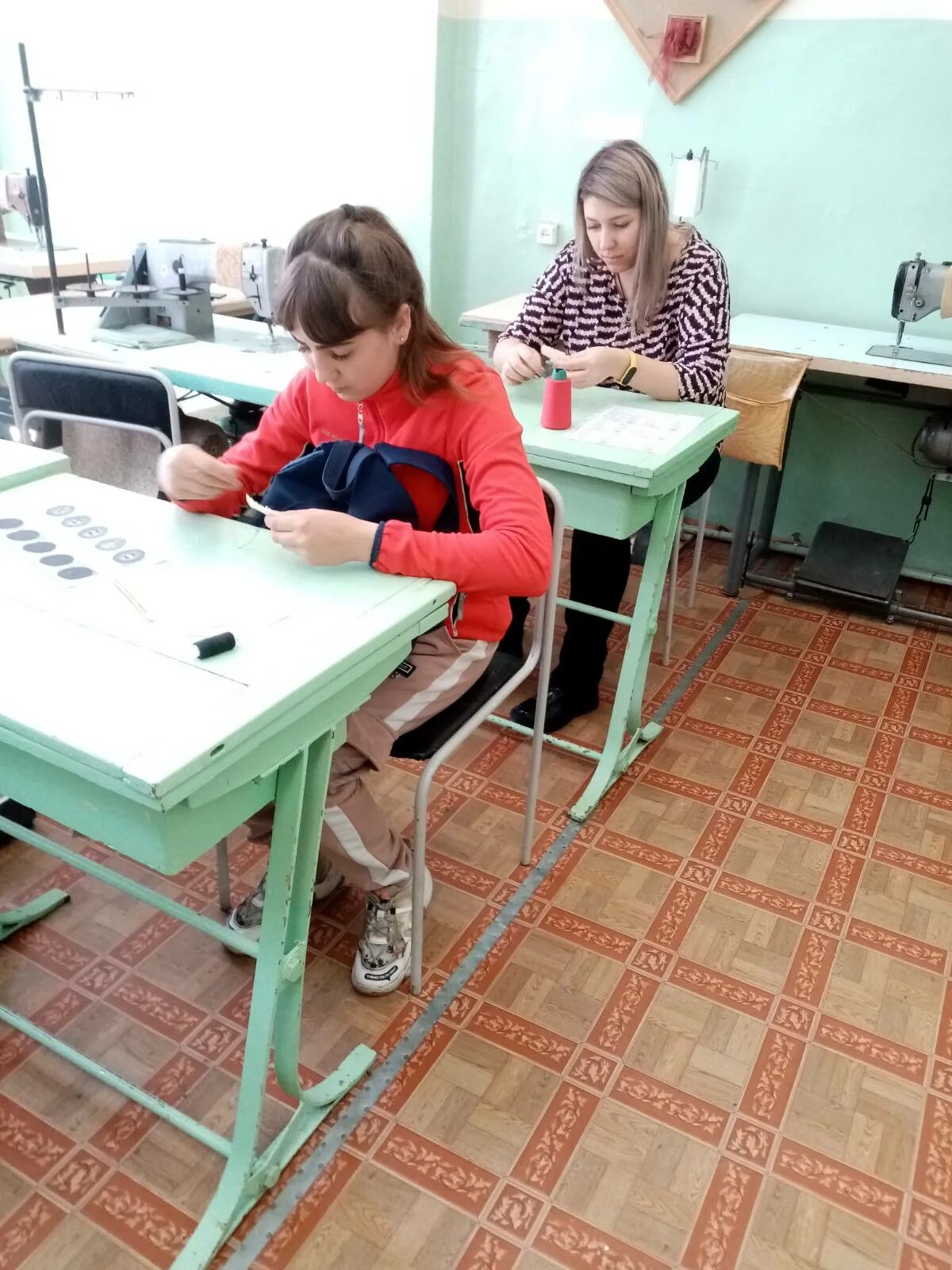 специальность туризм презентация. 43. экскурсовод для презентации. профессии по туризму после 9 класса. туризм специальность.