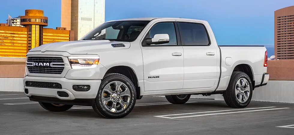 Ram машина 5.7. Спойлер на Ram 1500. 2019 Ram 1500 vs 2019 Ram 1500 Classic. Ram 1.5