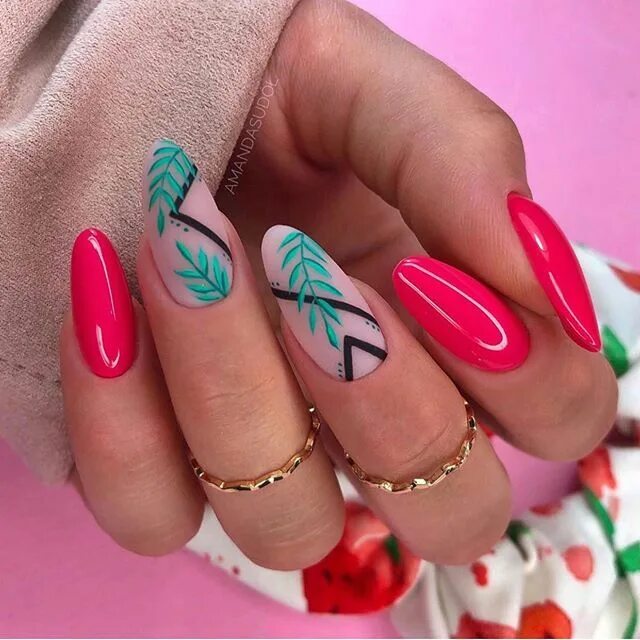 Black Nails Designs Inspired by Notable Runway Moments in 2022 Tropical nail des