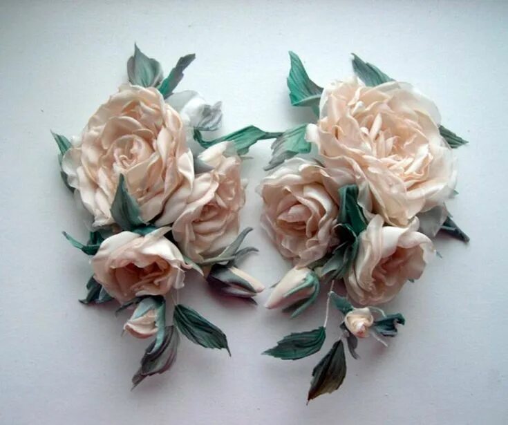 Техники цветов из ткани. Цветы из ткани. Цветы из ткани МК. Цветы из ткани для украшения. Тканевые цветы для декора.