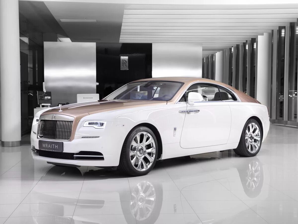 Белый роллс ройс. Роллс Ройс Wraith 2022. Rolls Royce Wraith 2022. Роллс Ройс купе 2022. Машина Роллс Ройс 2022.