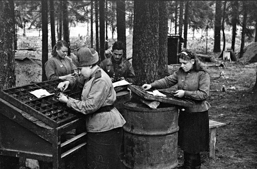 Вов работает. Партизанская типография вов. фронтовая типография 1941. типография в годы великой отечественной войны. военная полевая типография.