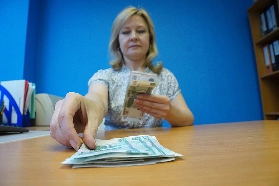 Финансовая пирамида тэкраа уголовное дело-. Попасная луганская область. Боец омона. Последние новости платежи. Последние новости платежи.