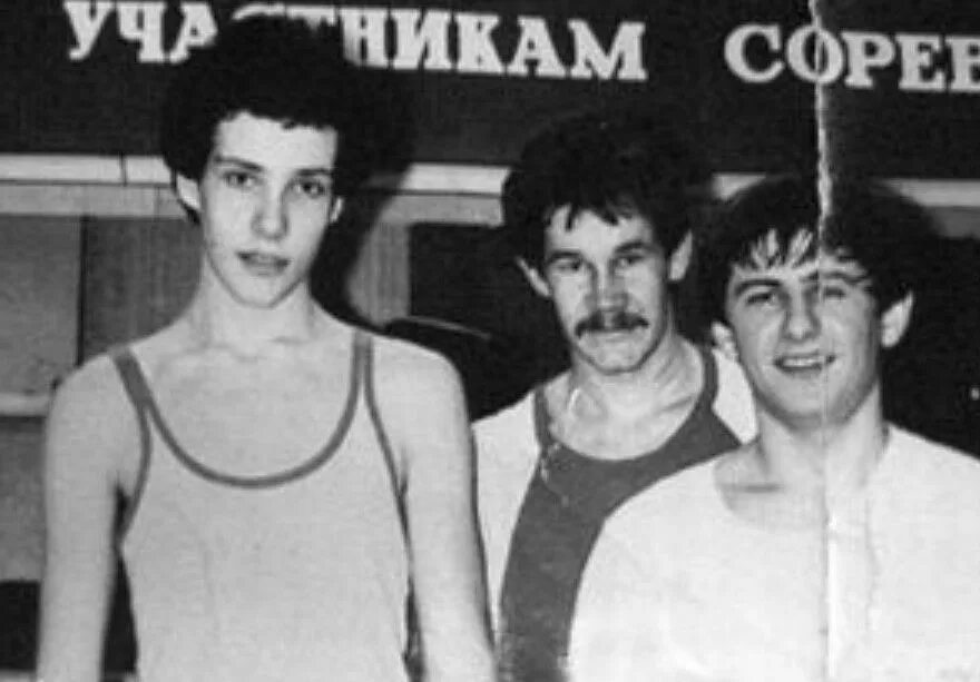В СМИ ходит масса предположении кто же все таки стрелял по белому дому в 1993, н