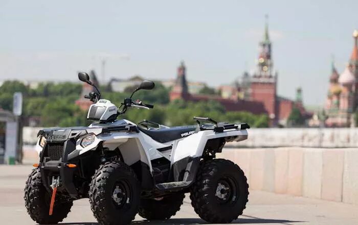 Квадроцикл кумхо. Квадроцикл на дорогах общего пользования. Ездить на квадроцикле. Квадроцикл. Квадроцикл на природе.