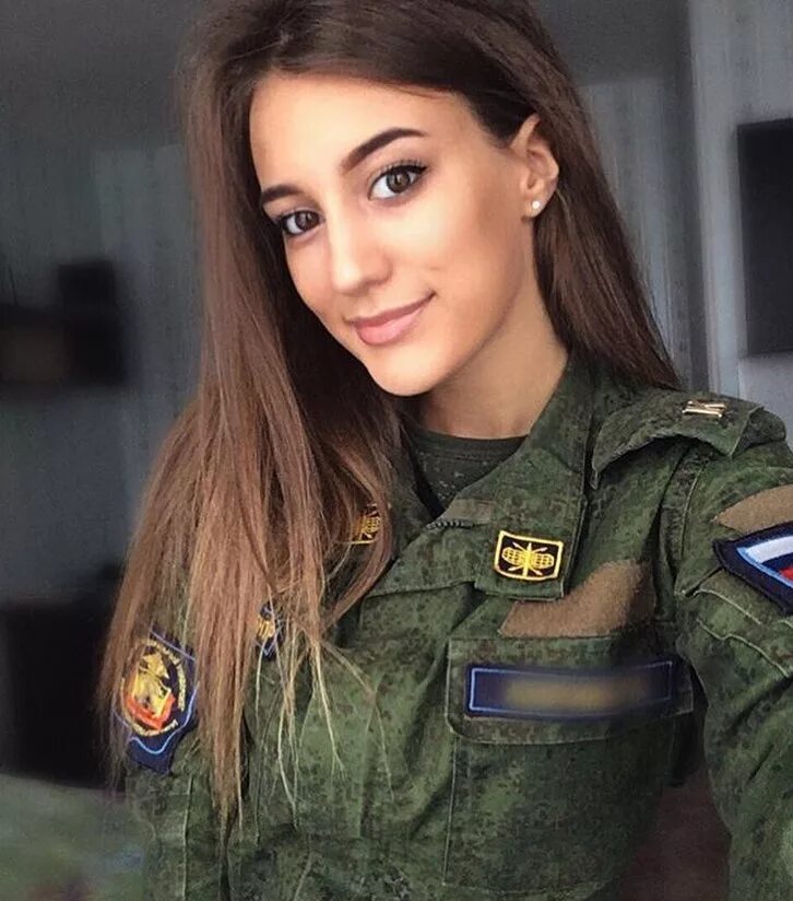 Женщины вс рф. Девушки военные. Девушки в военной форме. Девушки в армии. Красивые девушки военнослужащие.