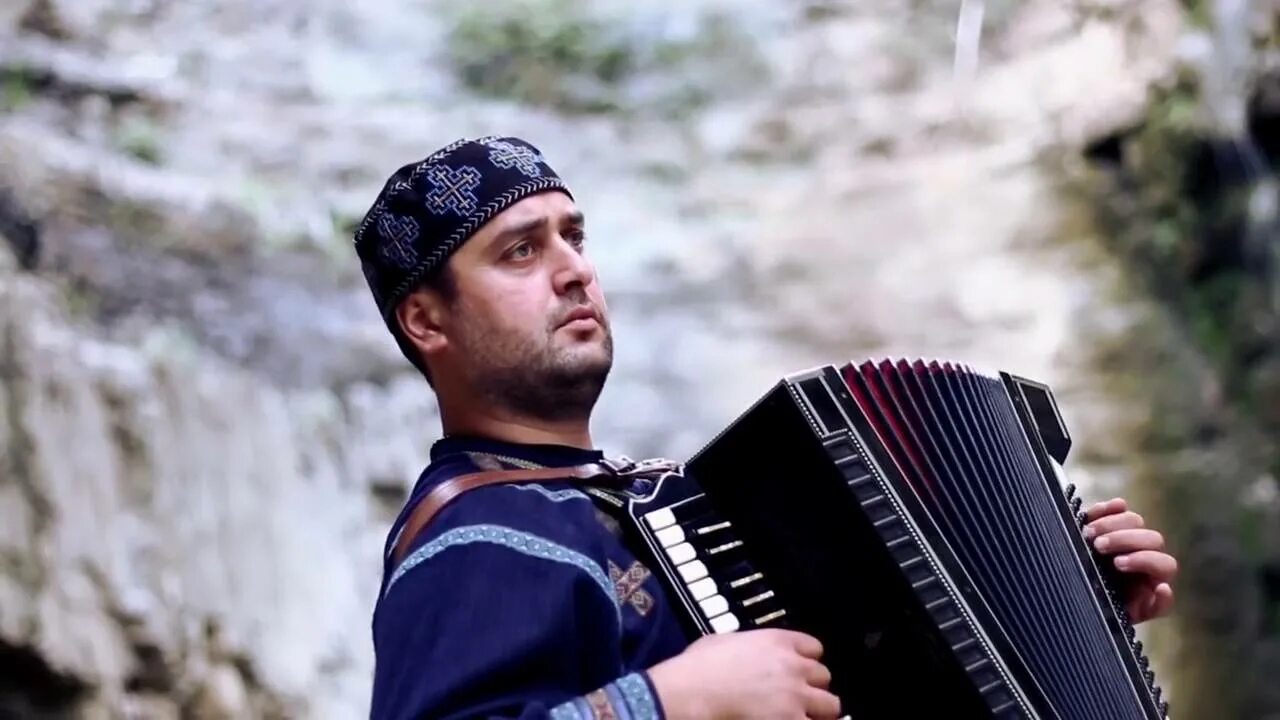 Слушать песню грузин. Иберия Грузинская группа. Музыканты грузины. Грузия фольклор. Грузия поёт.