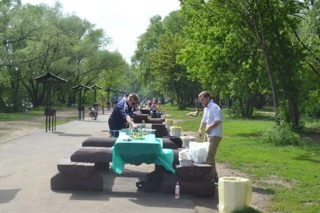 Где в москве можно жарить. Парк Кузьминки Шашлычная зона. Парк Кузьминки-Люблино шашлычные зоны. Кузьминский лесопарк шашлыки. Парк Кузьминки шашлыки.