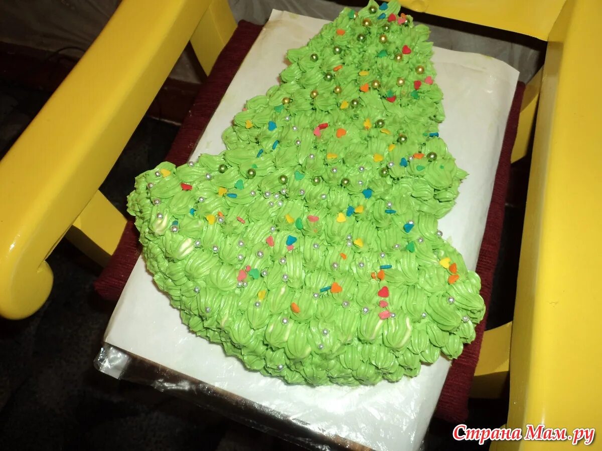 торт песочная елочка. торт елка из медовых коржей на новый год. торт в виде елки. медовый торт елка. медовый торт в виде елки.