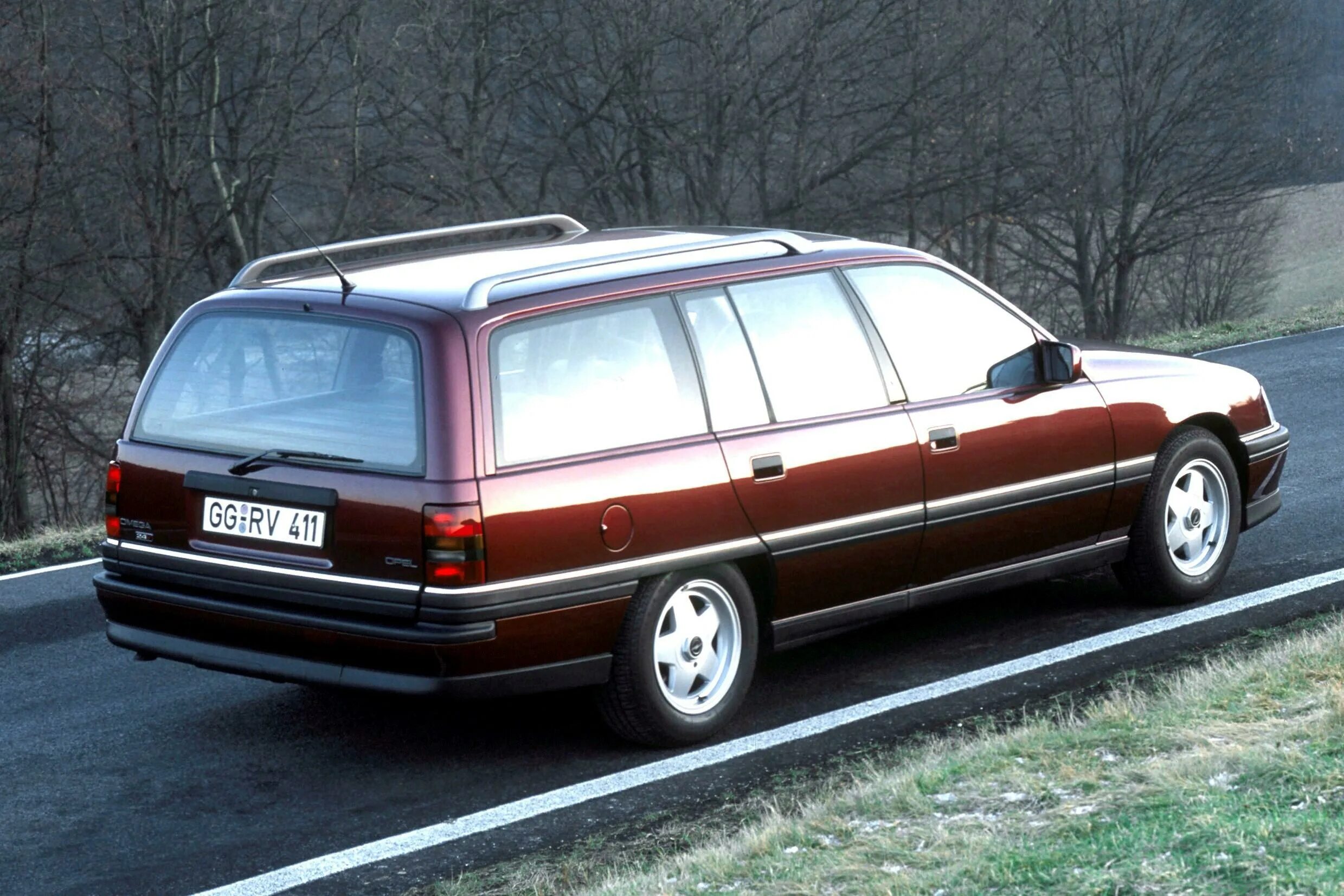 Опель караван универсал. Opel Omega Caravan 1989. Opel Omega Caravan 1990. Opel Omega Caravan универсал. Opel Omega a Caravan.