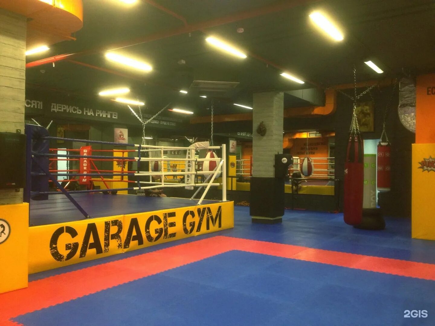 Екатеринбург люксембург 49. Garage Gym Екатеринбург. Тренажерный зал гараж Екатеринбург. Гараж фитнес Екатеринбург. Гараж зал ЕКБ.