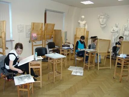 Учится после художественной школы