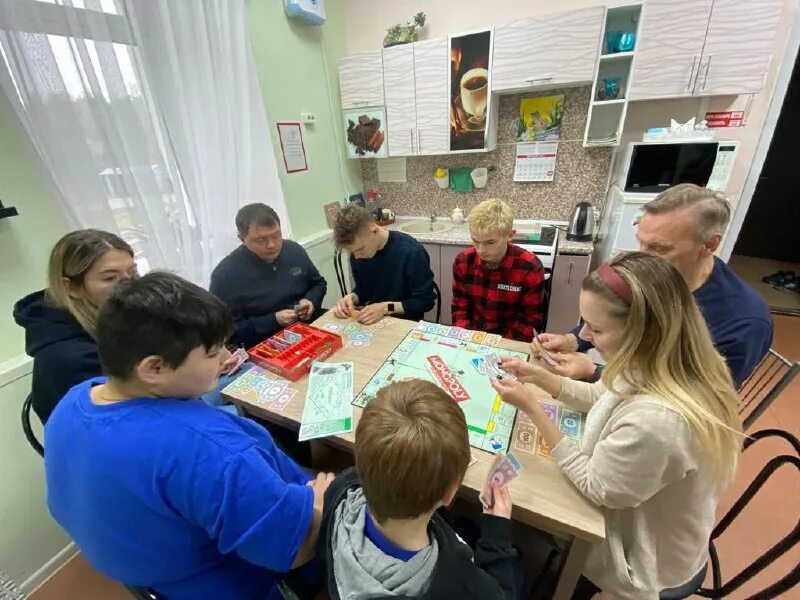 Семейный центр доверие. Ненюс елена викторовна биография. Педагог дополнительного образования. Эмблемы центра доверия. Семейный центр доверие.