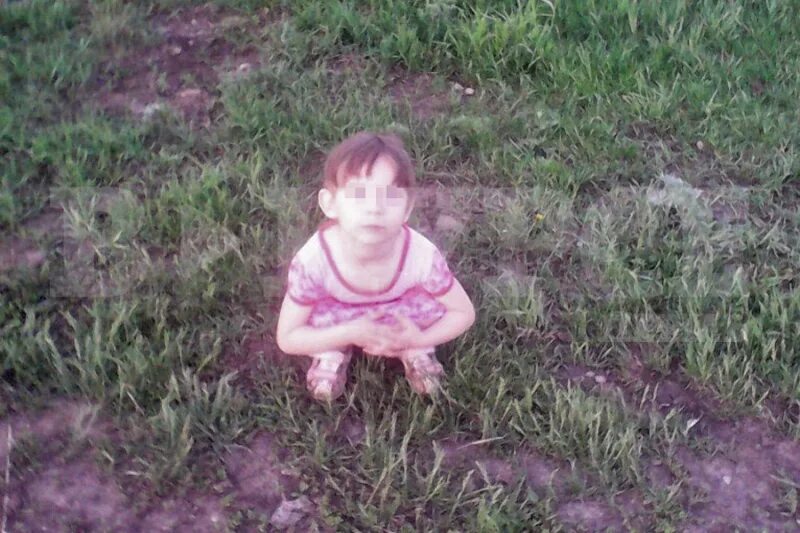 Найден ребенок в коляске лнр. Мать оставила 3 летнюю девочку дома одну. Видео нашли ребенка. В турцию с младенцем. Ребенка выбросили в мусорку.