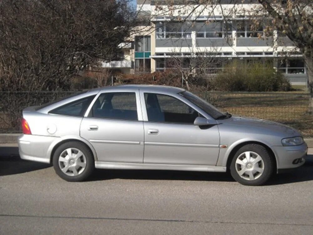 Вектра б 97 год. Опель Вектра лифтбек 2000. Опель Вектра лифтбек 1997. Opel Vectra 1997. Опель Вектра б 1997 лифтбек.