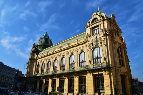 В каком стиле построены