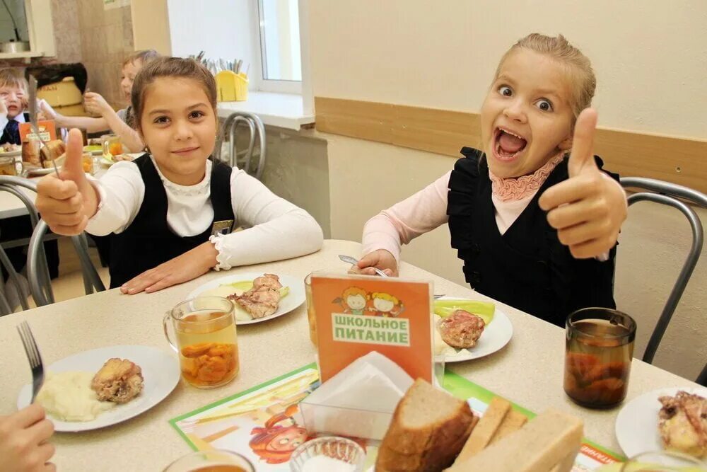 J tl. Школьный обед. Еда в школьных столовых. Обед в школьной столовой. Школьный обед в России.