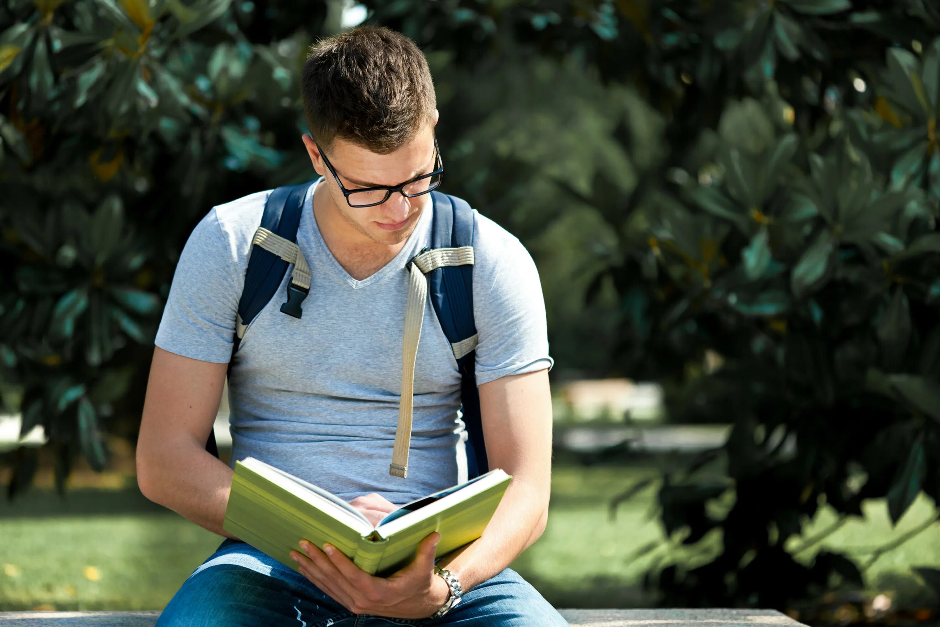 Male exams. Красивый студент. Парень студент. Молодой человек студент. Молодой парень студент.