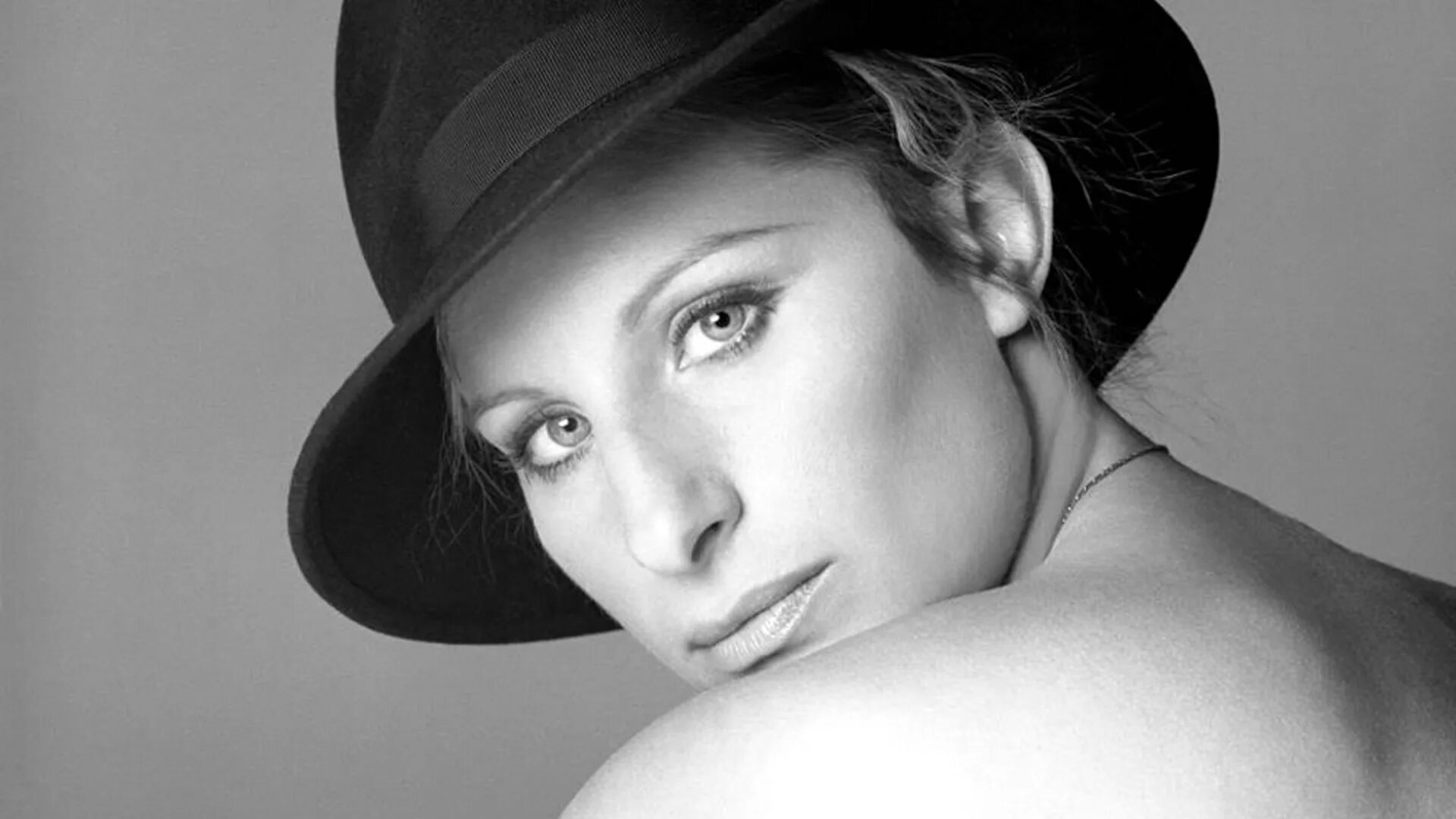 Barbra Streisand. Стрейзанд. Барбара Стрейзанд молодая. Барбара Стрейзанд в шляпе. Barbra streisand woman