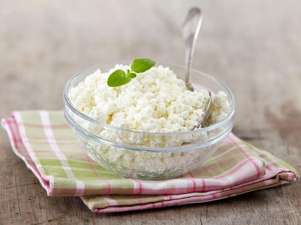 Продукты вызывающие запор. Творог картинки. Творог может вызвать запор. Творог у женщин фото. Продукты при запоре у взрослых.