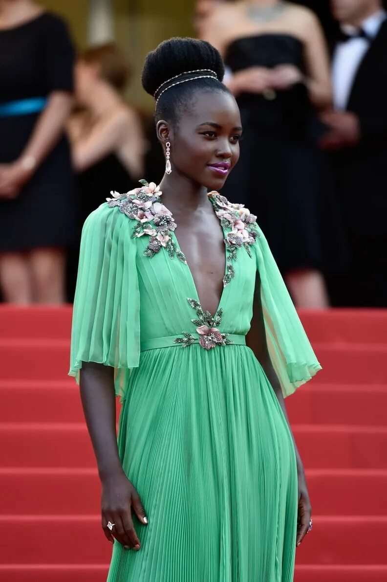 Мирослава дума. Розовая одежда для девушек. Люпита нионго 2022. Блейк лайвли стиль одежды. Бежевый образ.