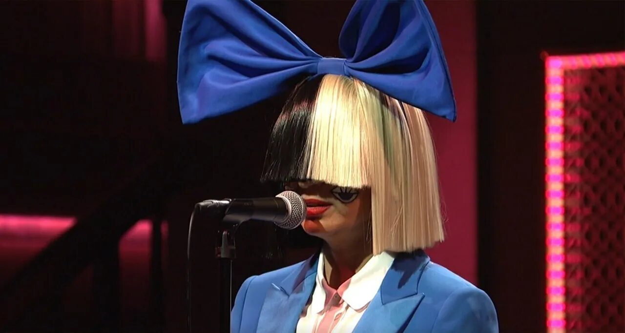 Sia Singer. Sia 2022 певица. Sia 2010. Sia фото певицы. Пародии певиц