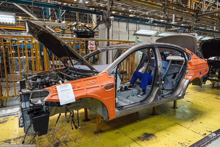 Конвейер порше кайен. Как называется где делают машины. Автомобильный завод порше. Автомобили изготавливающиеся на автовазе. Как называется где делают машины.