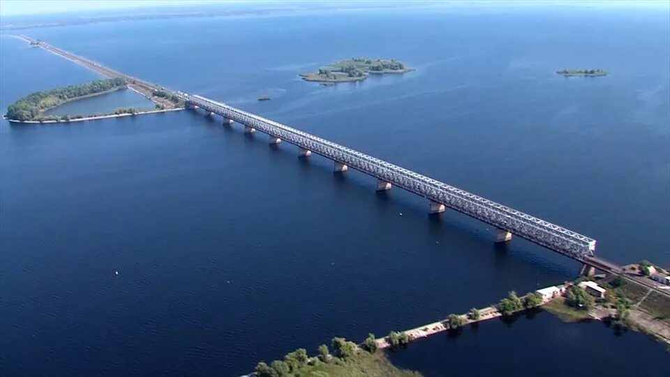 Какая длина дамбы. Черкассы дамба Днепр. Мост в Черкассах через Днепр. Черкассы река Днепр. Черкасский мост через Днепр в Черкассах.