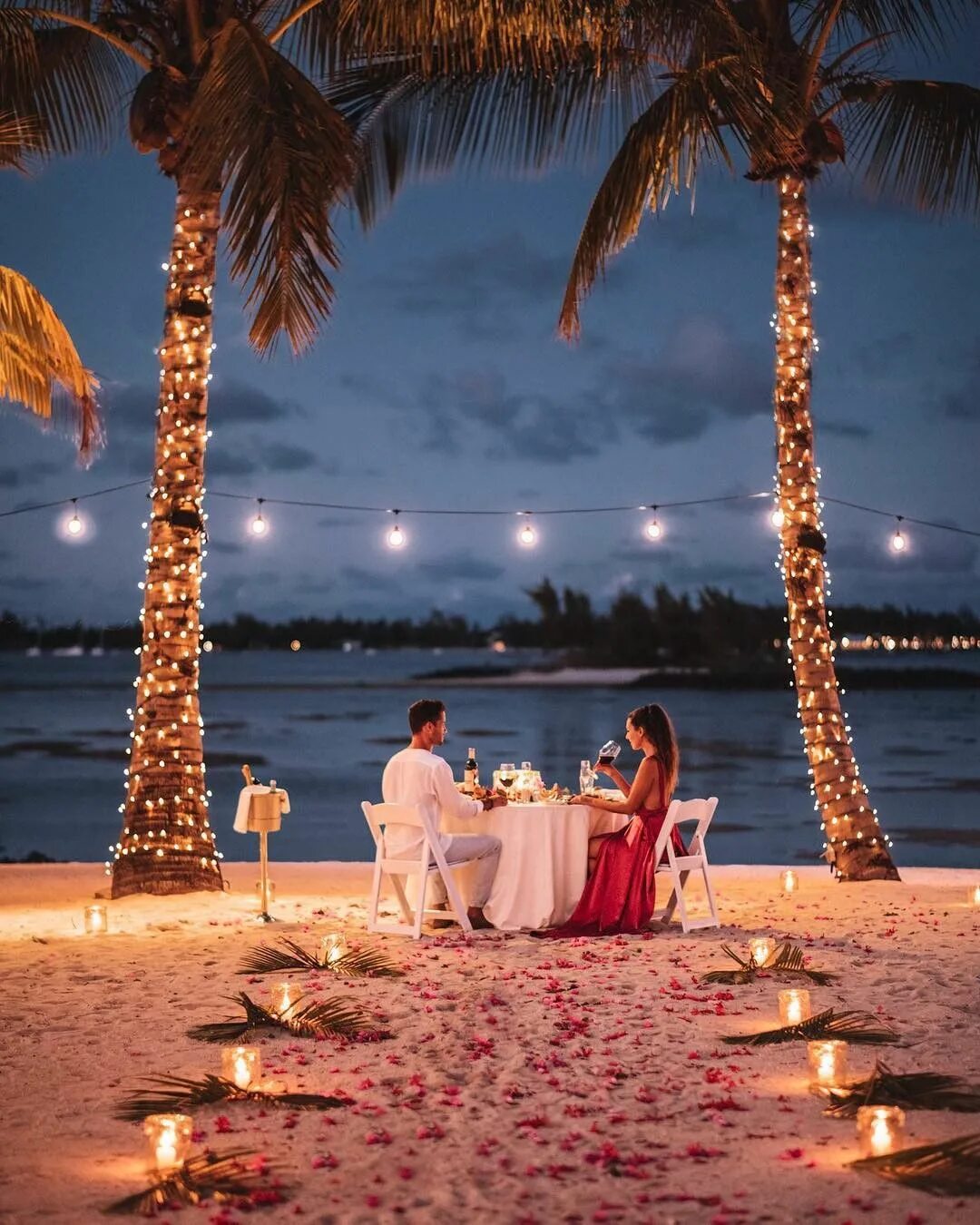 Место для ужина. Мальдивы ханимун. Романтичное место. Романтические места. Влюбленные намальдивпх.