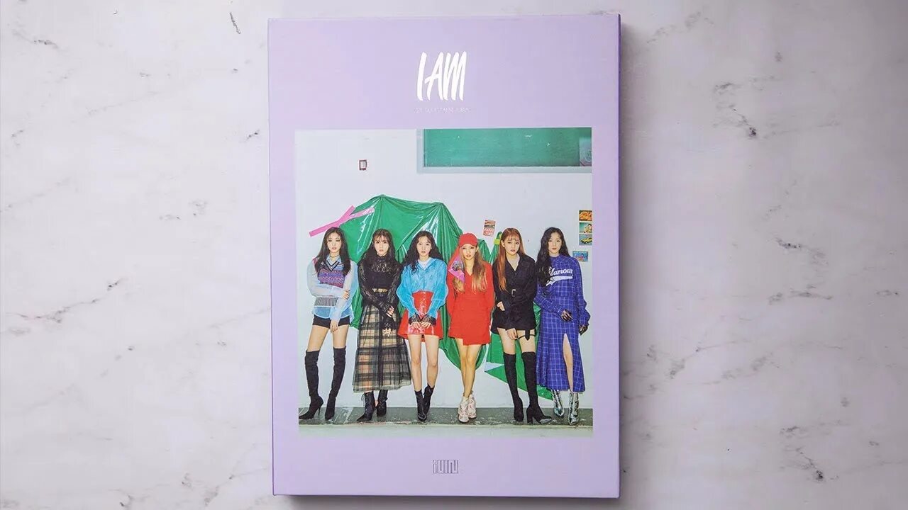 G i dle kween cart. Альбомы g i-DLE. Альбом g Idle. Карты g i-DLE. G Idle обложки альбомов.