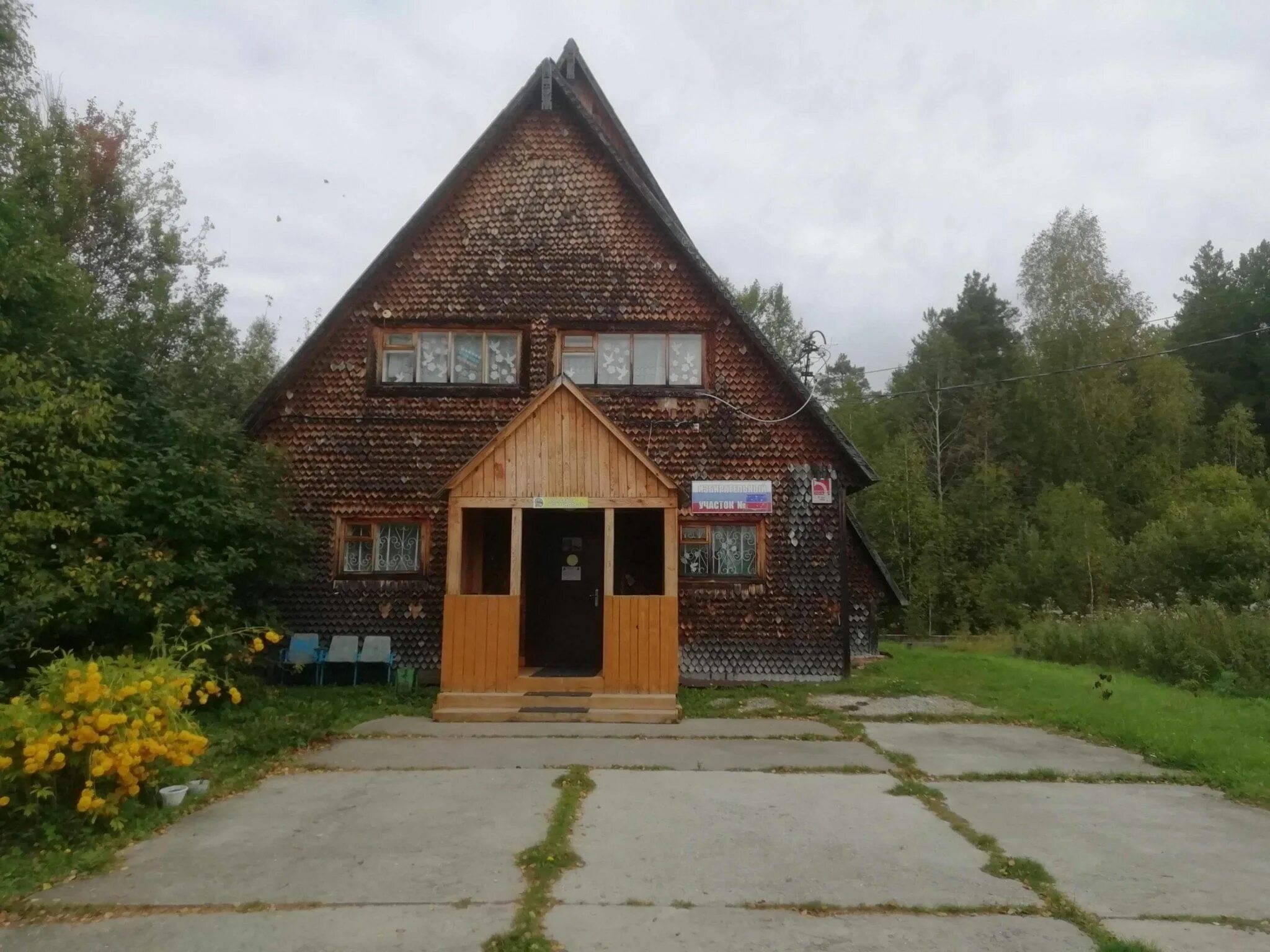 Деревенский клуб. Красный Яр Ордынский район. Сельский клуб фото. Красноярский район. Купить в д красное