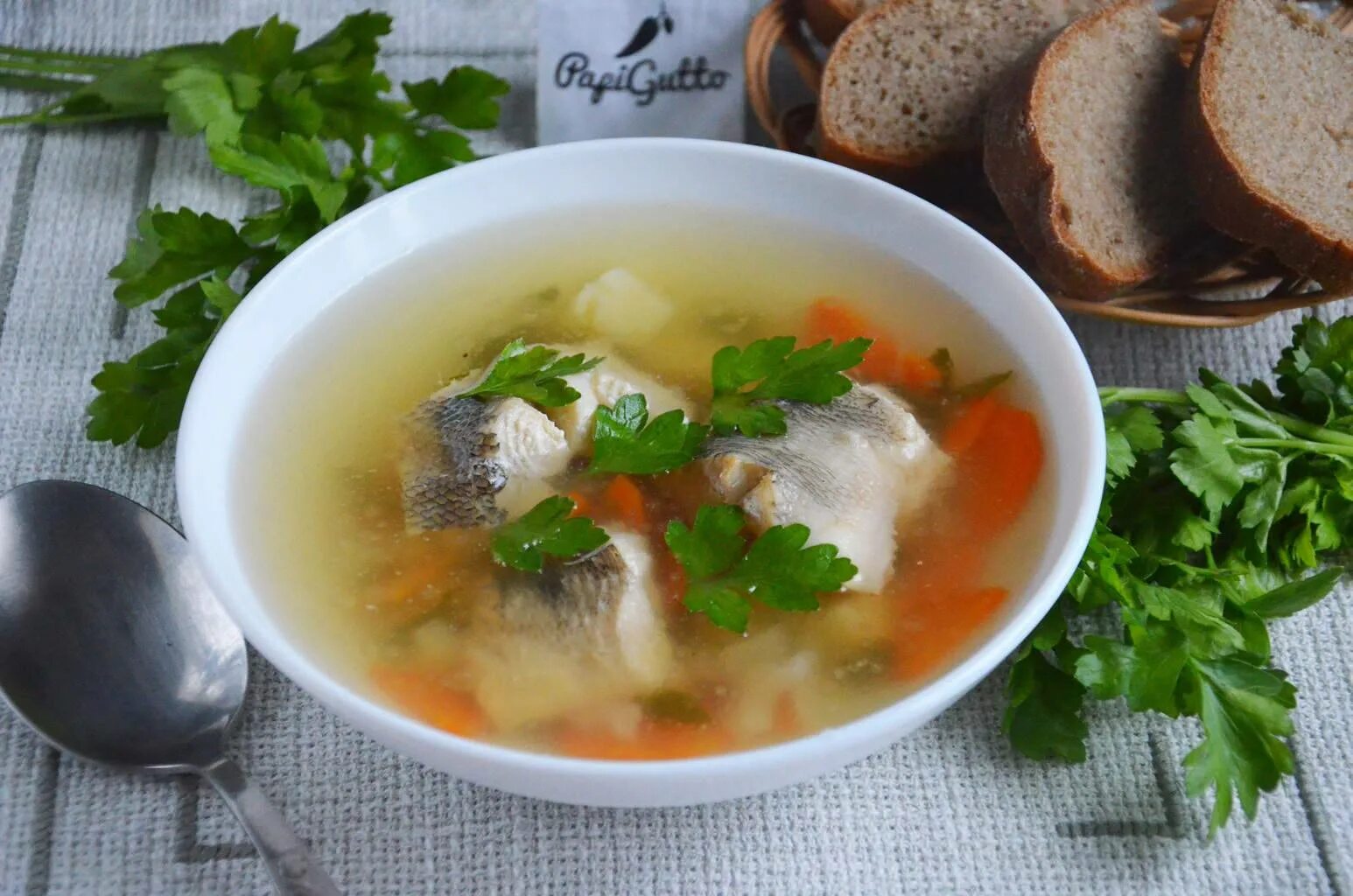 Уха рецепт быстро и вкусно. Тройная царская уха. юшка суп. суп юшка рыбный суп. юшка рыбная.