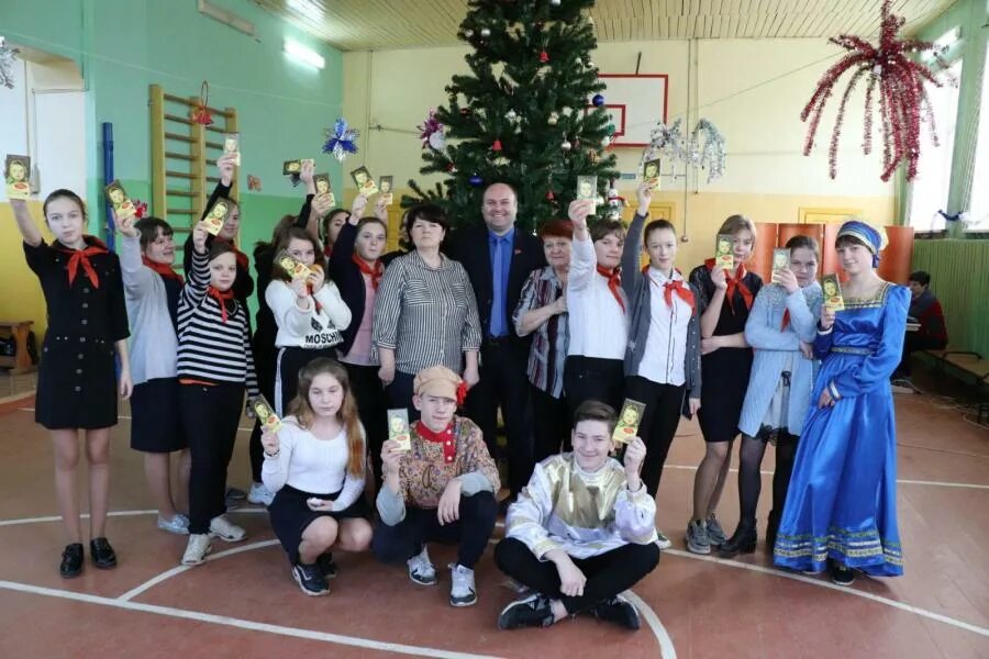 46 школа сургут. Новости школы 46. Новости школы 46. Тумская школа 46 клепиковский. Школьники в белгородских альбомах.