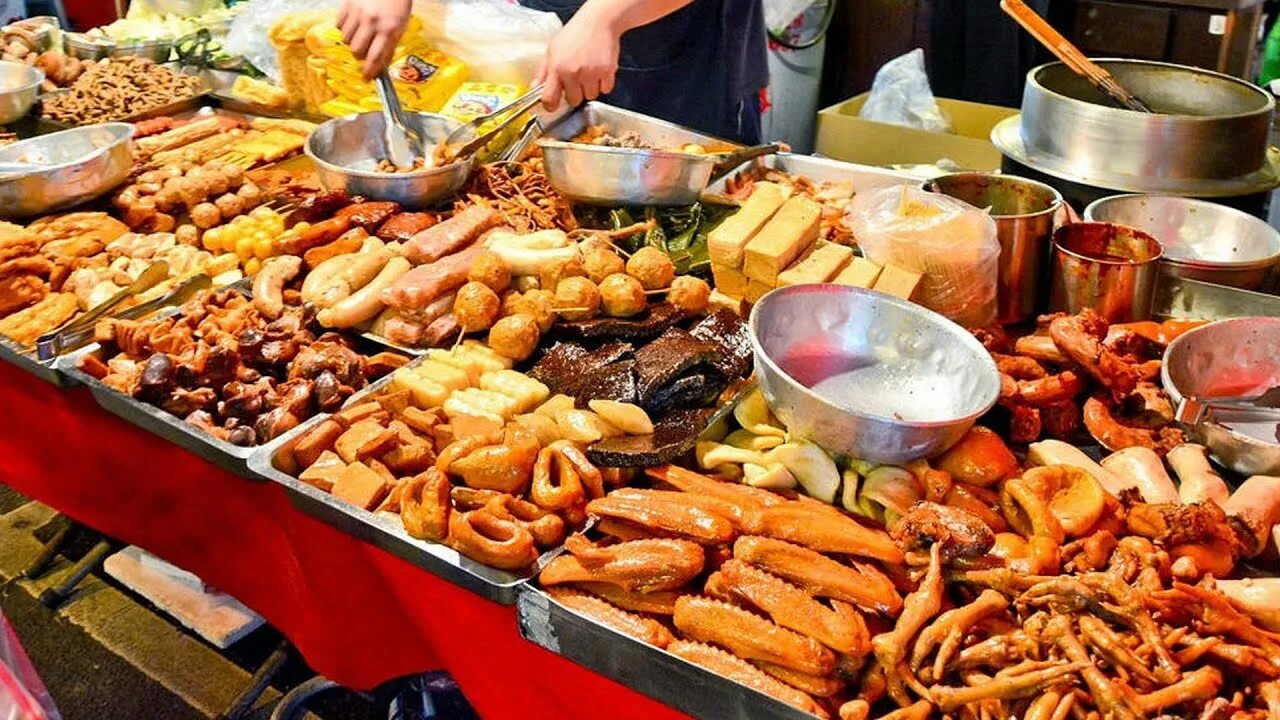 Корея фуд. Ночной рынок Тайвань. Уличная еда в Корее. Корейская уличная еда. Тайвань уличная еда.