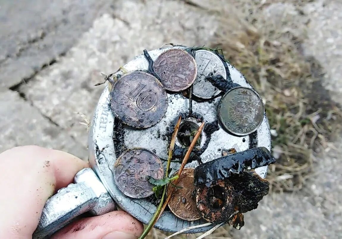 Находки на поисковый магнит. Что можно найти поисковым. Находки найденные поисковым магнитом. Магнит для мелочей. Что можно найти поисковым.