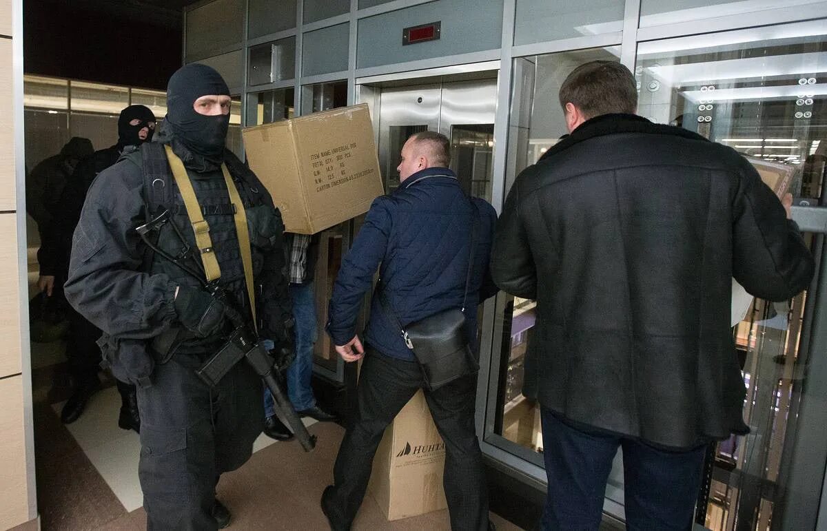 Обыск в решение. Обыск. выемка документов. фсб обыск. изъятие документов.
