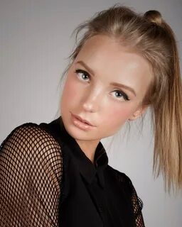 Anya Dmitrieva Instagram - @dmi anna.