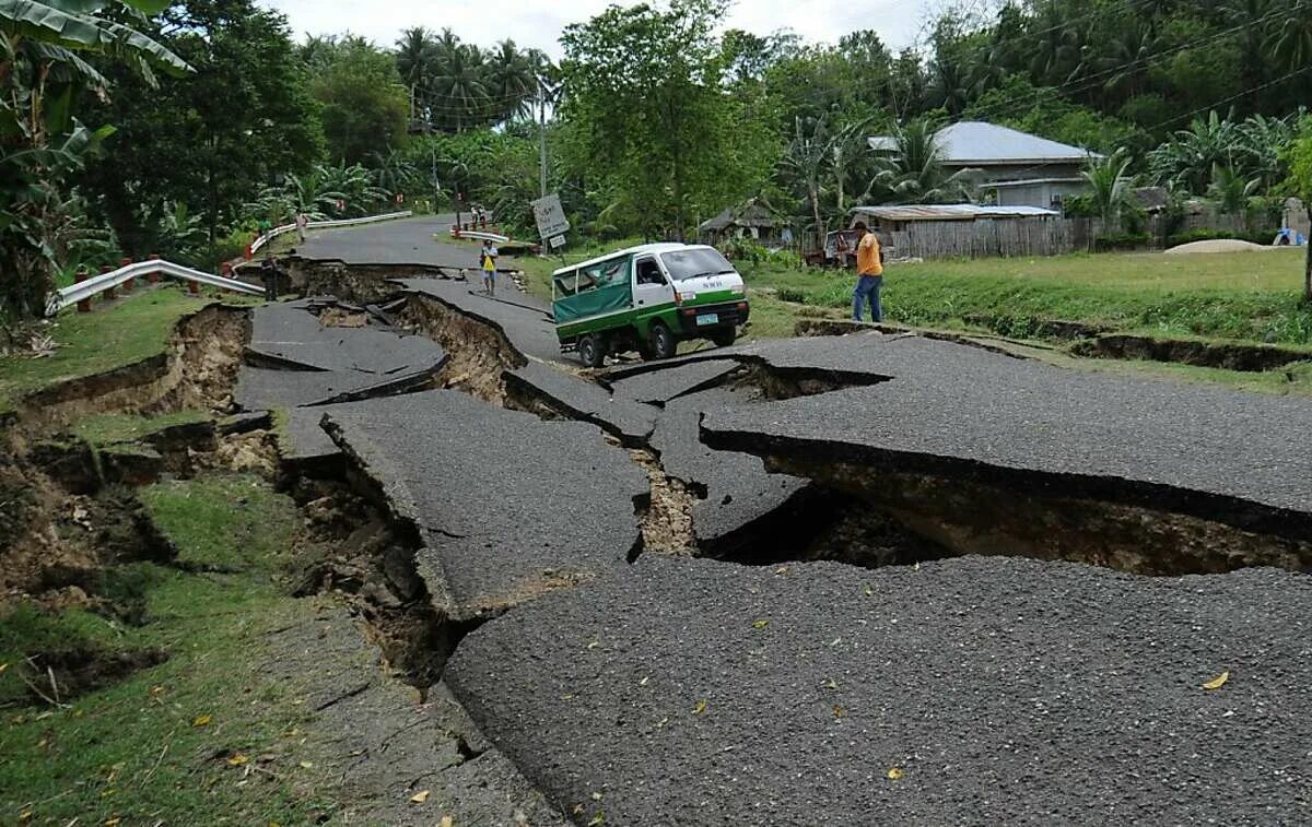Стихийные бедствия землетрясения. Геологические катастрофы. Землетрясение это природное явление. Землетрясение фото. Другое землетрясения