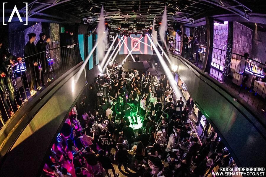 Ночные клубы в корее. Золотая молодежь в клубах. Клуб октагон сеул. Ночной сеул южная корея. Девушки южной кореи в ночных клубах.